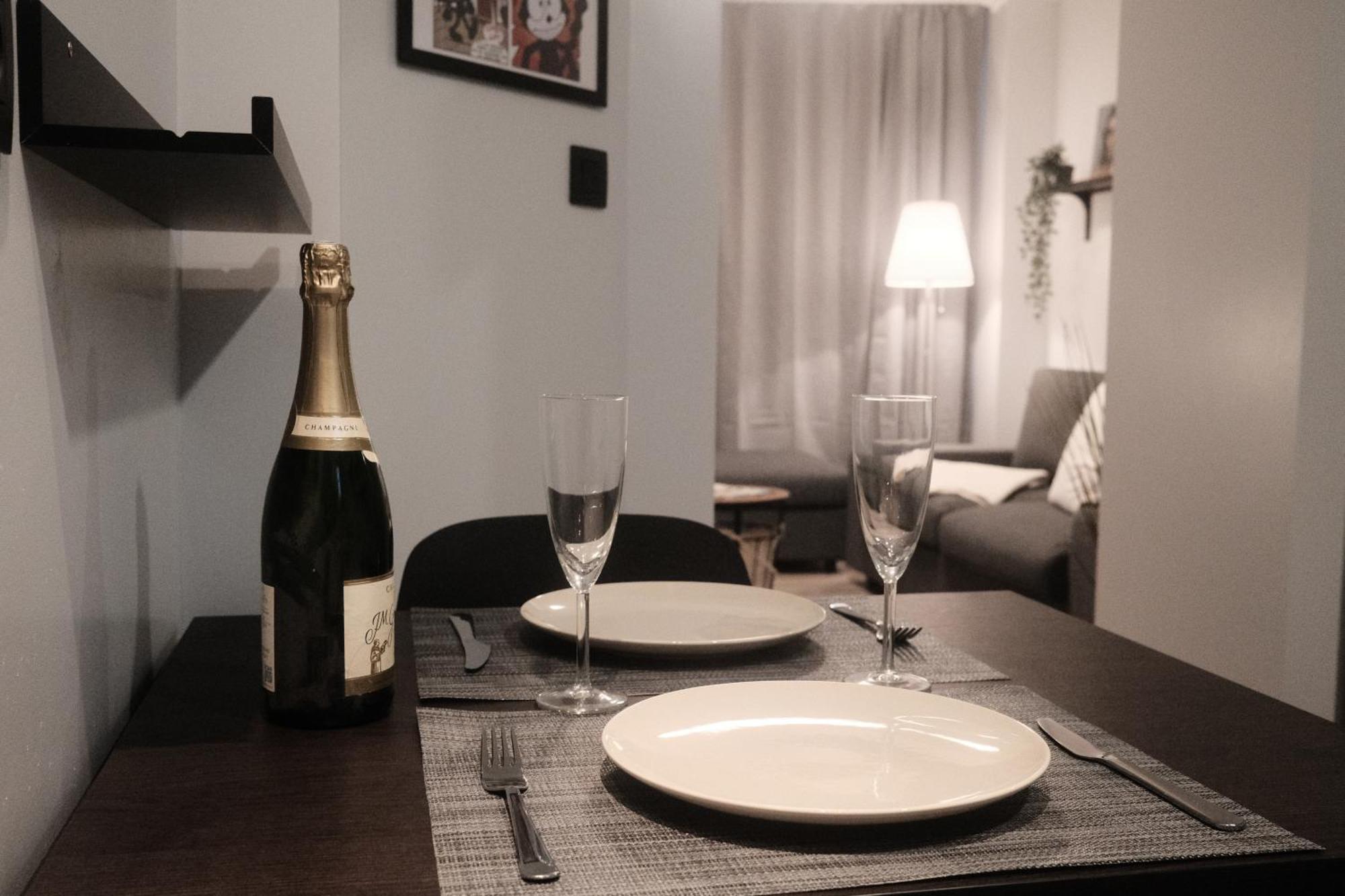 Tiny House : Felix The Cat Apartment ลา-โรช-ออง-อาร์เดน ภายนอก รูปภาพ